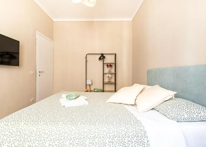 Modern 2br W-balcony E Ac Near Vaticanmuseums